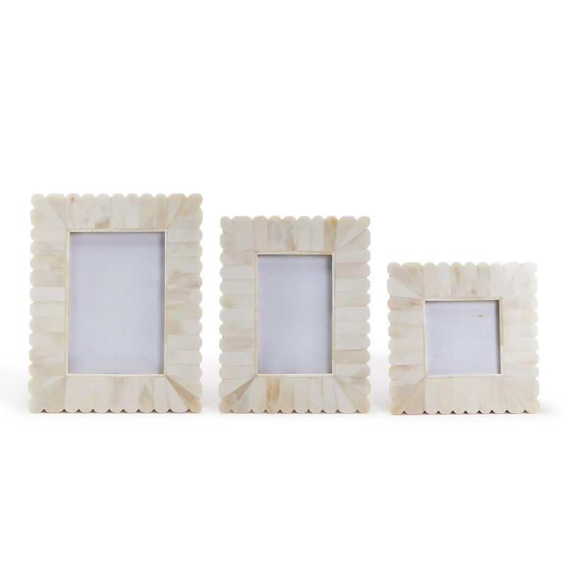 Scalloped Photo Frame
